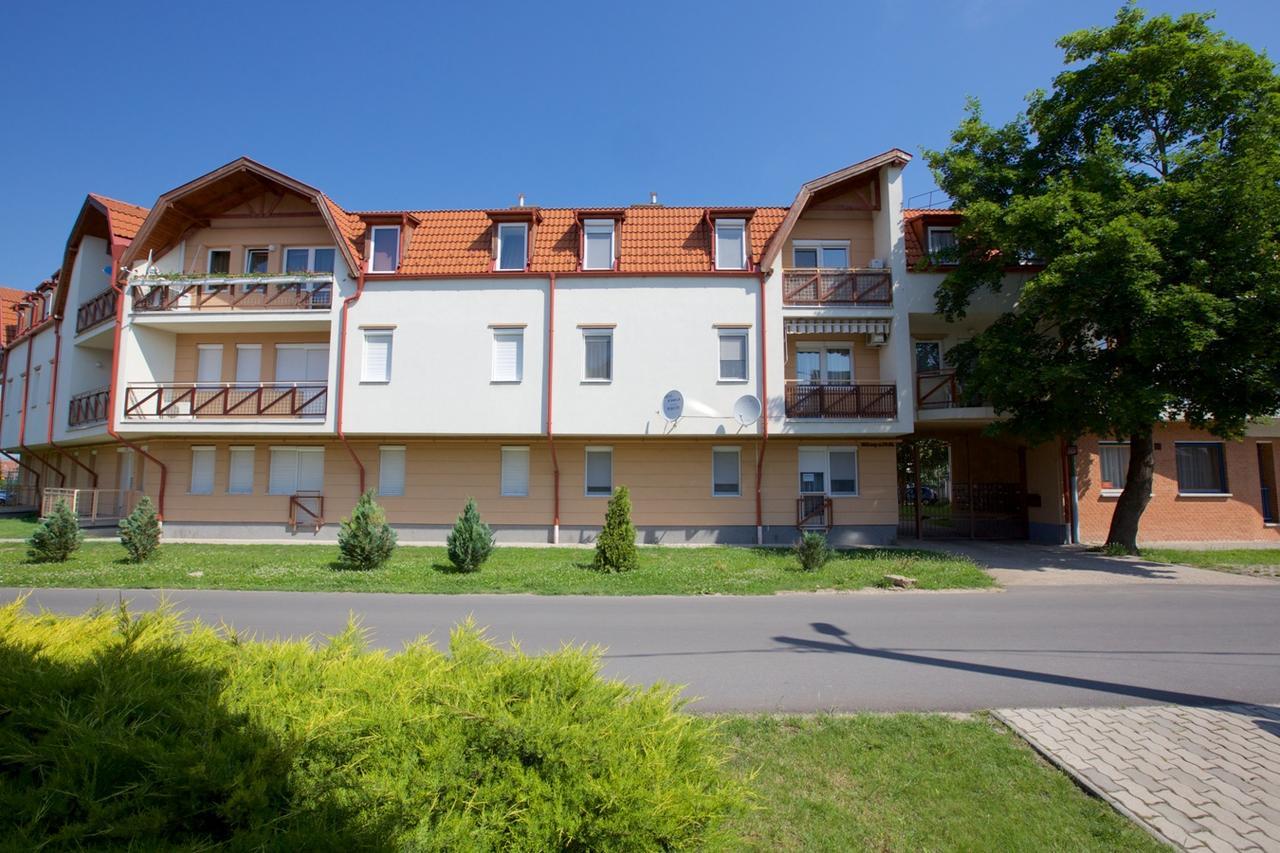 Zoli Apartmanok-Anita Koelcsey 34-36 Hajdúszoboszló Exterior foto